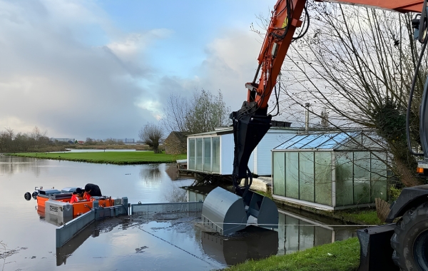 Floating Silt Pusher / Collector
