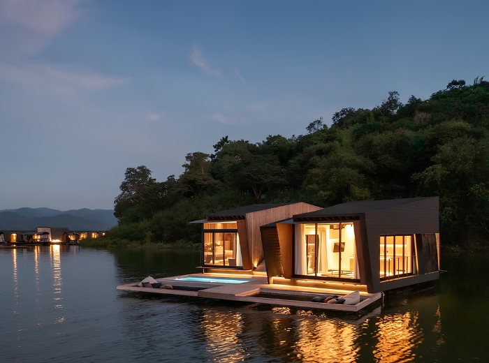 Floating waterfront tourism deck